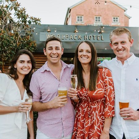 The Woolpack Hotel Mudgee Bagian luar foto