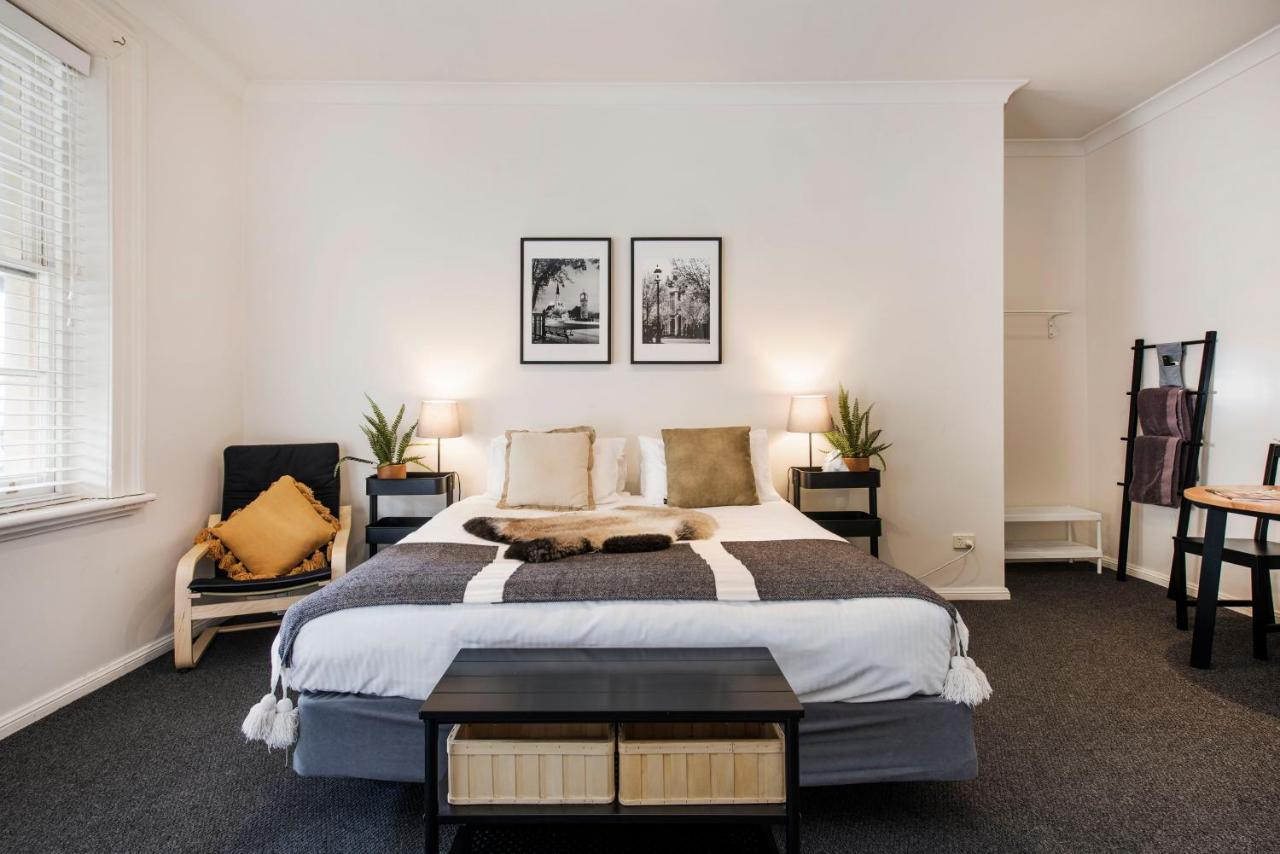 The Woolpack Hotel Mudgee Bagian luar foto