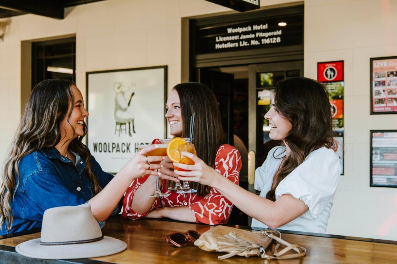 The Woolpack Hotel Mudgee Bagian luar foto