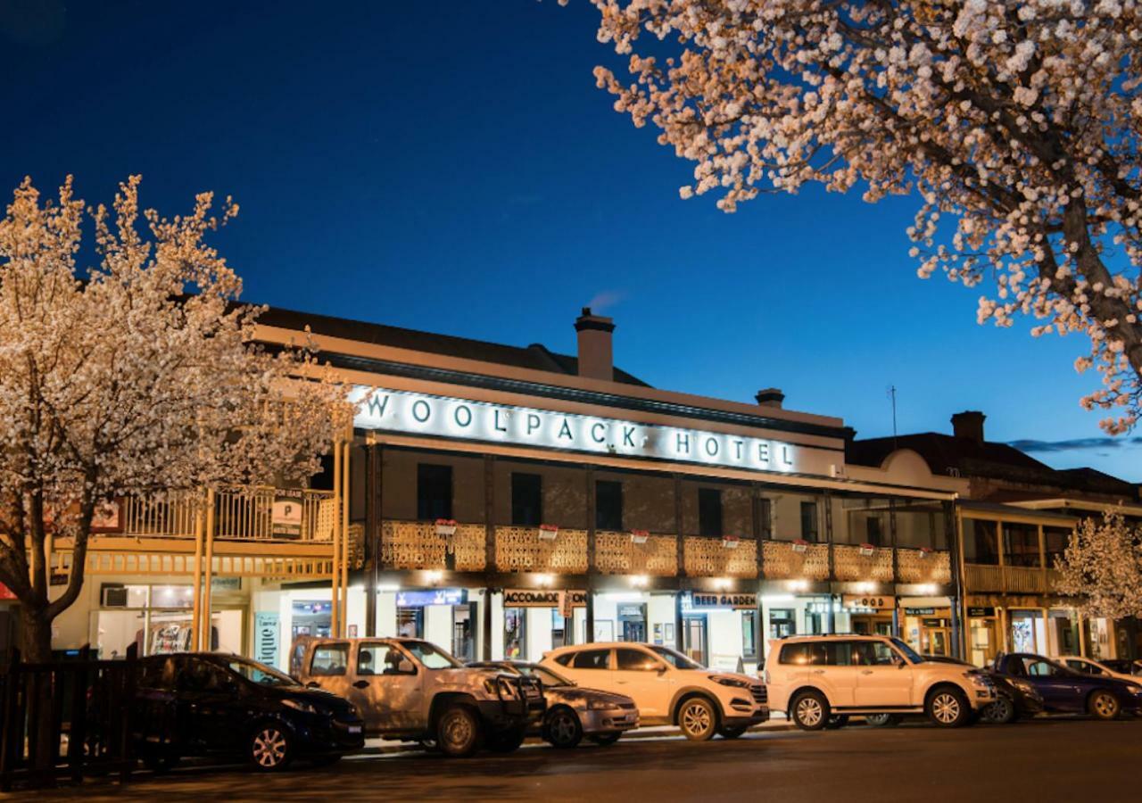 The Woolpack Hotel Mudgee Bagian luar foto