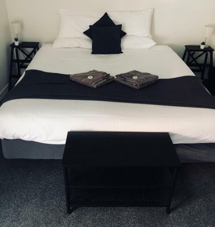 The Woolpack Hotel Mudgee Bagian luar foto