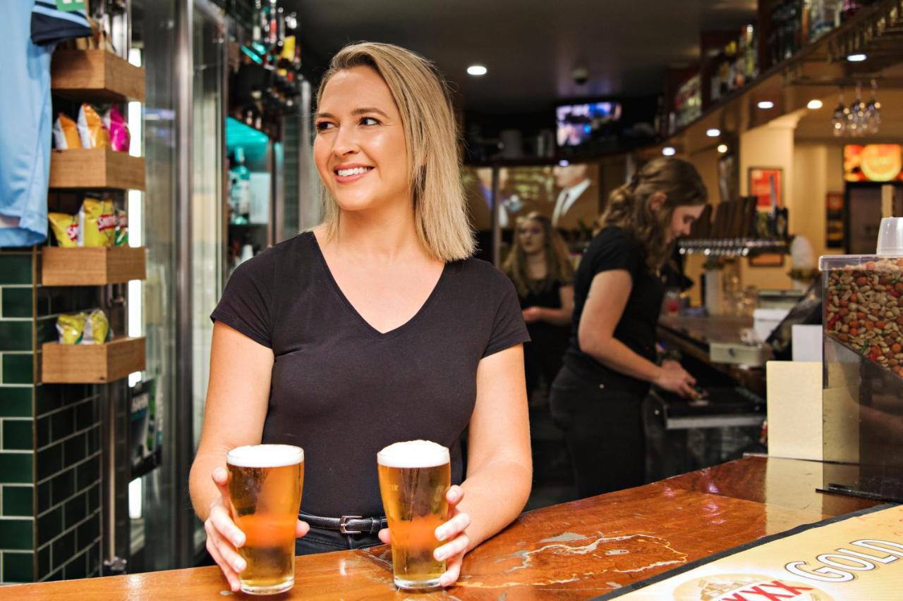 The Woolpack Hotel Mudgee Bagian luar foto